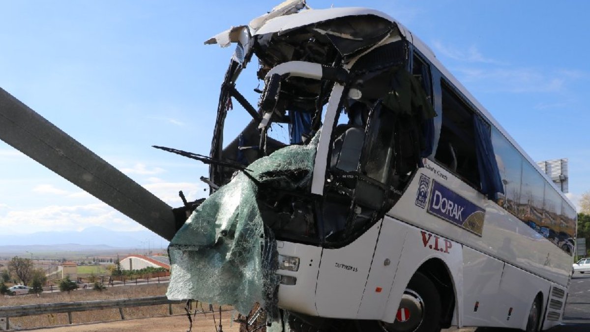 Tur otobüsü kazasında ölü sayısı 3’e yükseldi