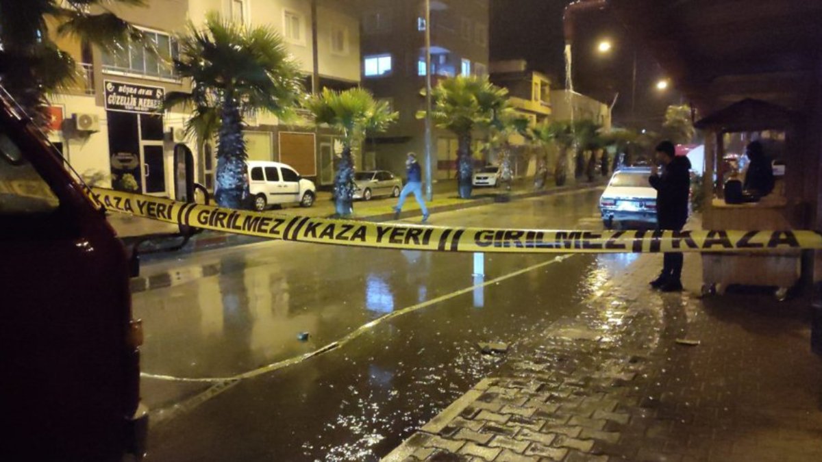 Adana'da bir kişi, 'Ne bakıyorsun' denilerek tabancayla vuruldu