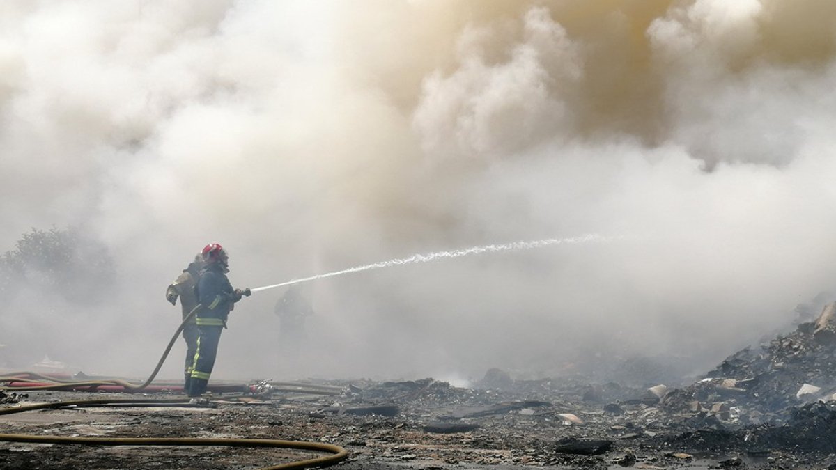 AVM'de yangın: 9 ölü