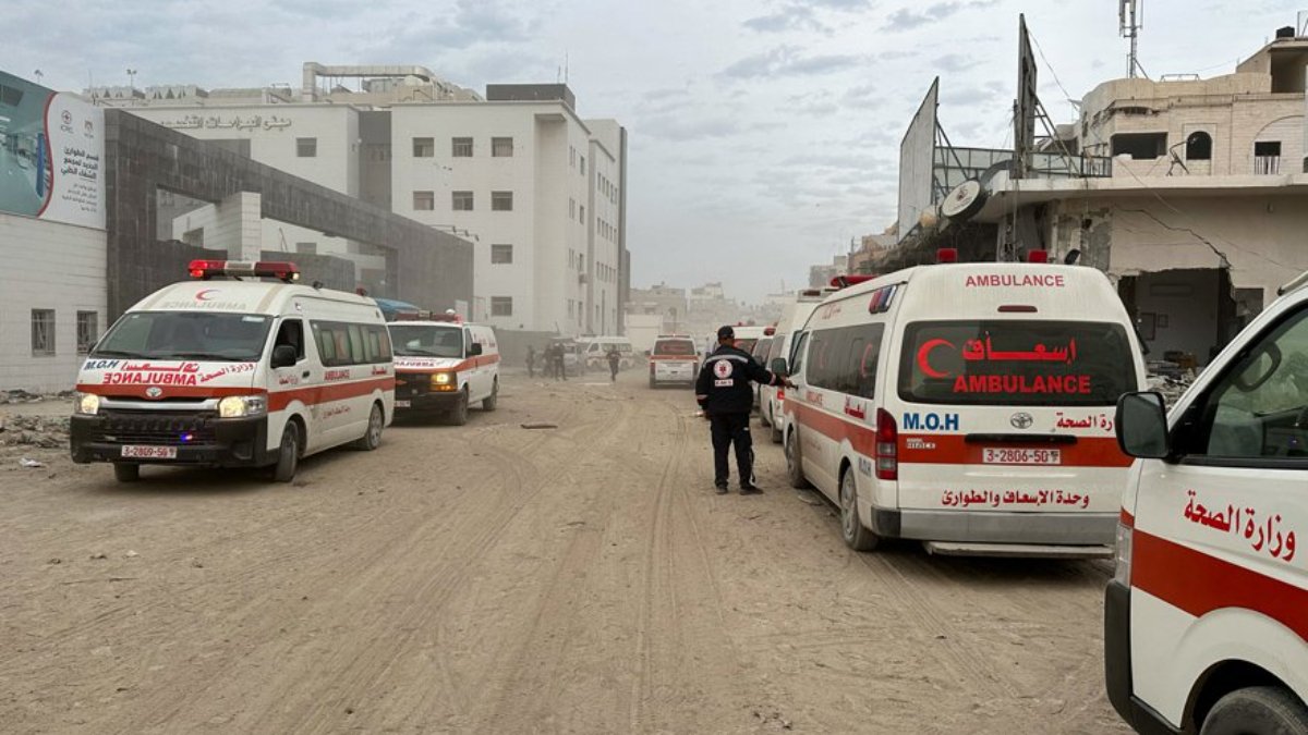 İsrail'in Gazze Şeridi'nde alıkoyduğu 10 doktordan haber alınamıyor