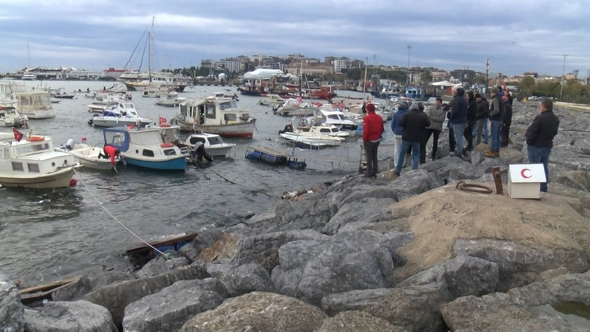 AKOM uyarmıştı! İstanbul'da rüzgar nedeniyle 3 tekne battı