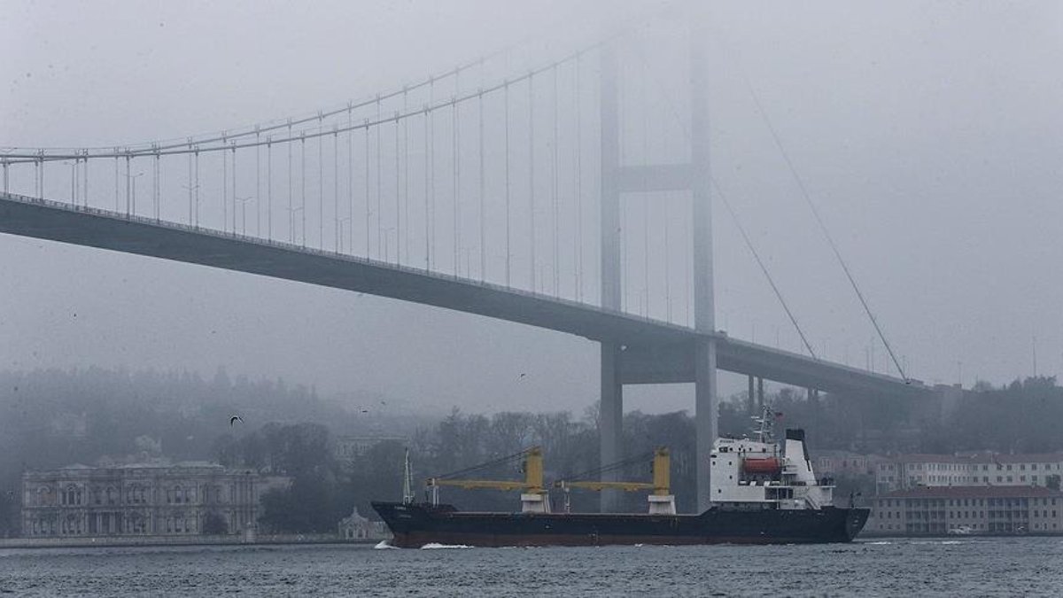 İstanbul Boğazı’nda trafik askıya alındı